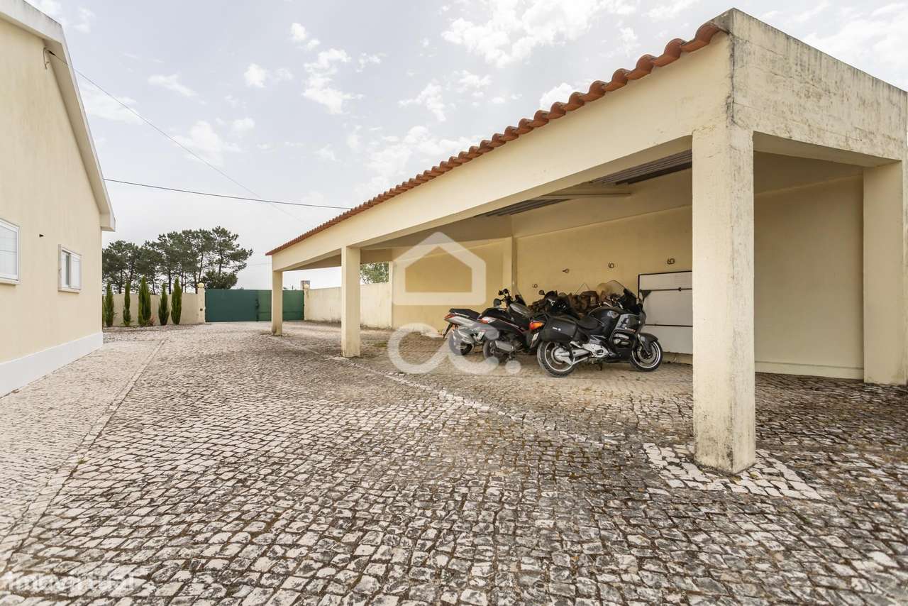 Quinta com 5 quartos com  piscina, campo de jogos e Boxs para cavalos-49