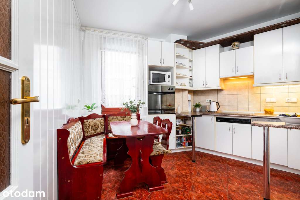 Budynek 97, klatki po remoncie, Rondo Daszyńskiego-19