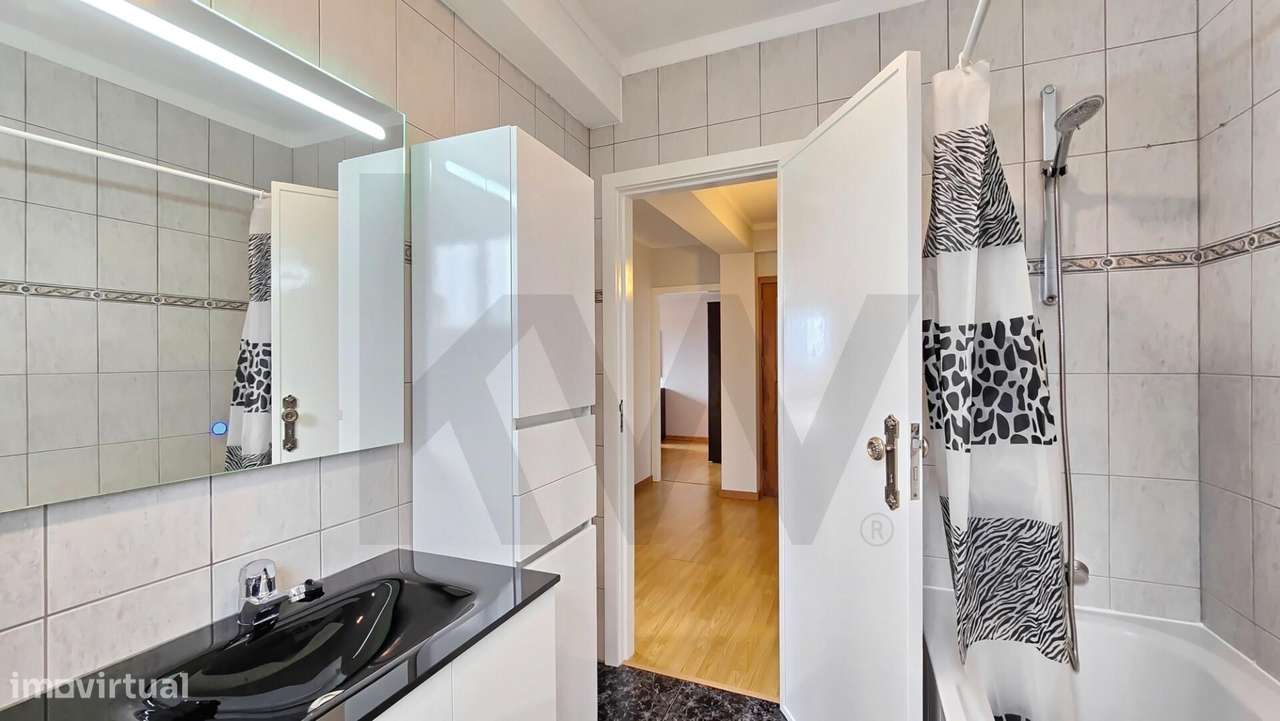 Apartamento T3 renovado no centro de Albergaria-15