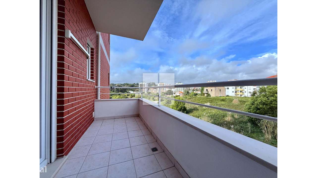 Luxuoso T-3 na Qtª Santa Maria-37