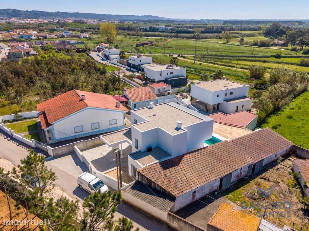 Moradia T4 com piscina, nova e pronta a habitar a 4 km da baía de S...-58