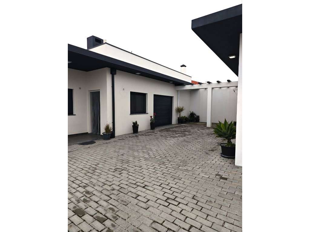 Moradia térrea T3 com garagem perto de Coruche-20