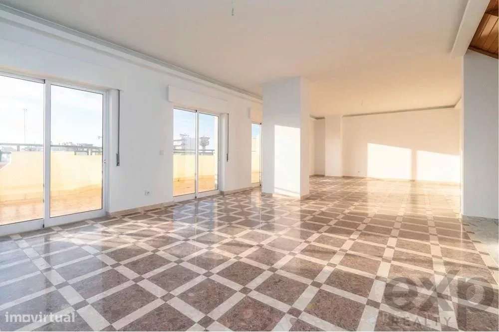 Fabuloso apartamento T5 triplex com piscina e amplos terraços no centr - Grande imagem: 2/54