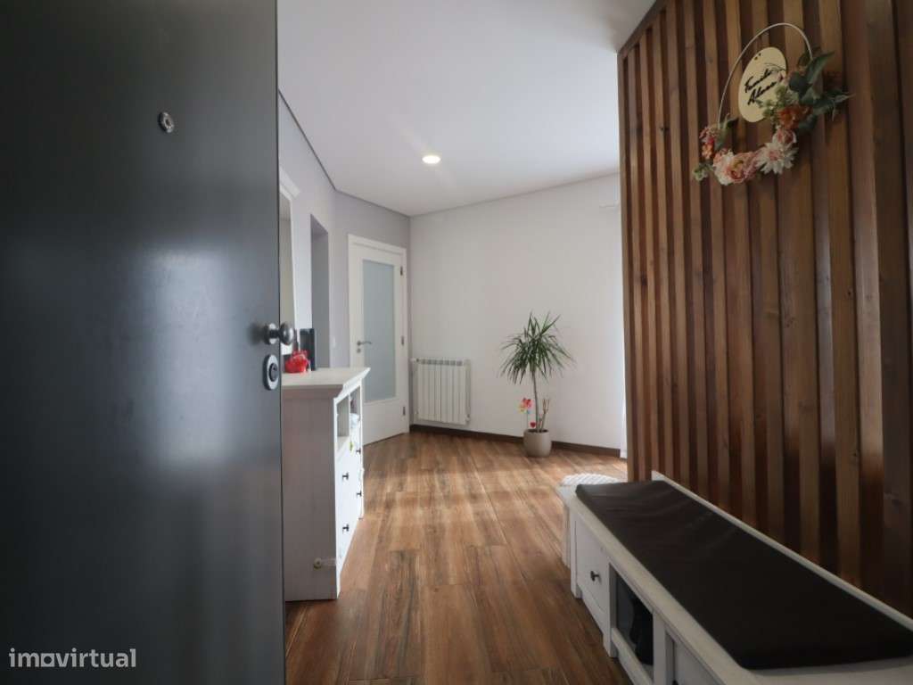 **Apartamento T3 com Garagem e 2 Suítes - A Poucos Metros do Mar** - Grande imagem: 2/27
