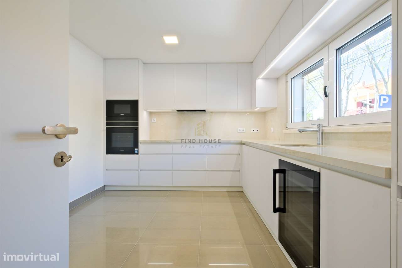 Moradia T4 de luxo em Condomínio Privado com Piscina e Jardim em São P-12