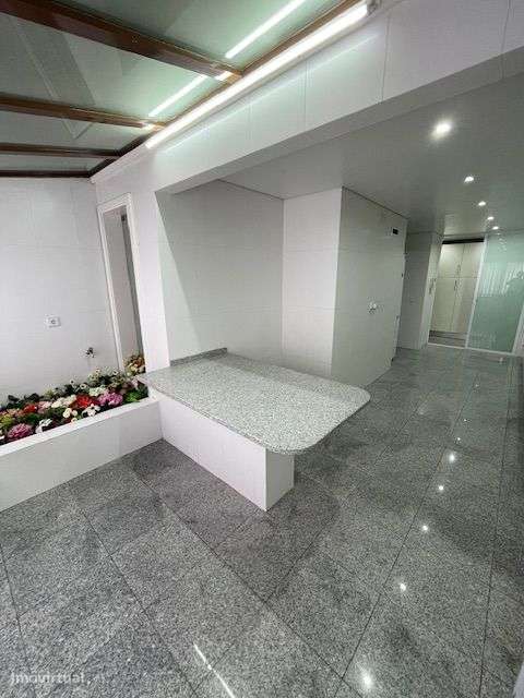 Apartamento T4 Duplex c/ garagem fechada p/ 2 carros.-6