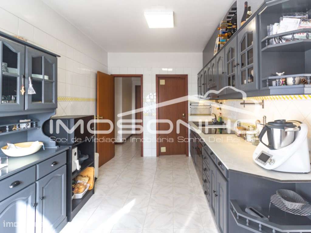 Apartamento T3, com terraço e elevador, no centro da Marinha Grande-5
