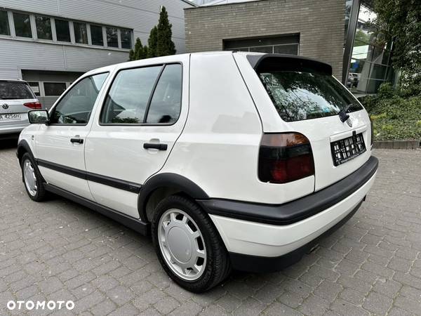 Volkswagen Golf - 3