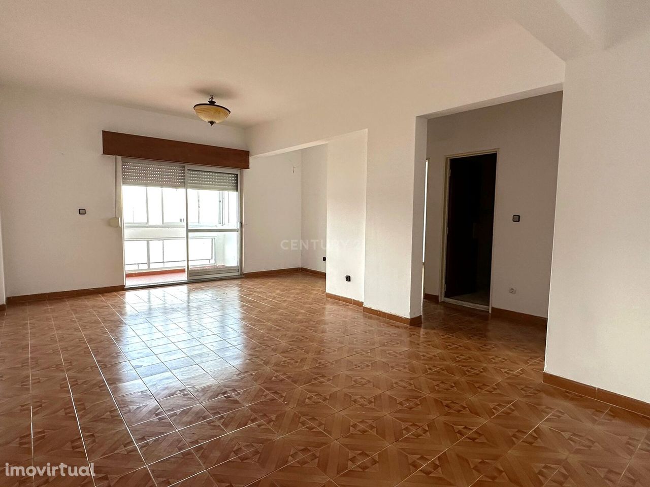 Apartamento T2 em Monte Abraão Oportunidade p/ Investimento