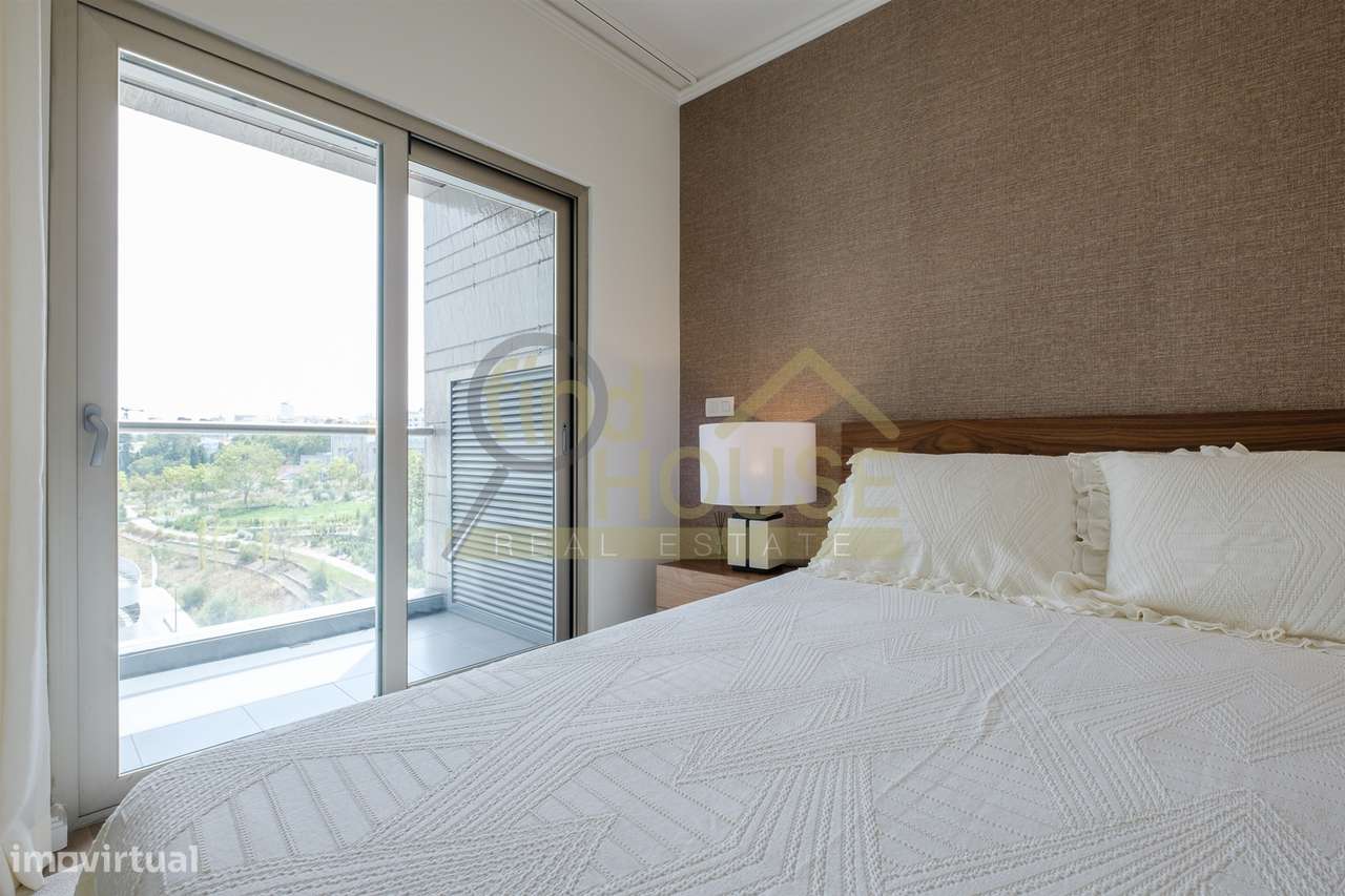 Vende-se T2 remodelado com garagem e arrecadação com vista para o jard-2