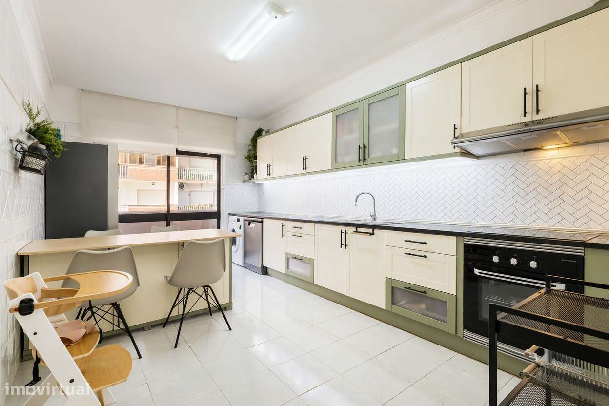 T4 com 184 m², garagem,  varandas e espaço para toda a família-7
