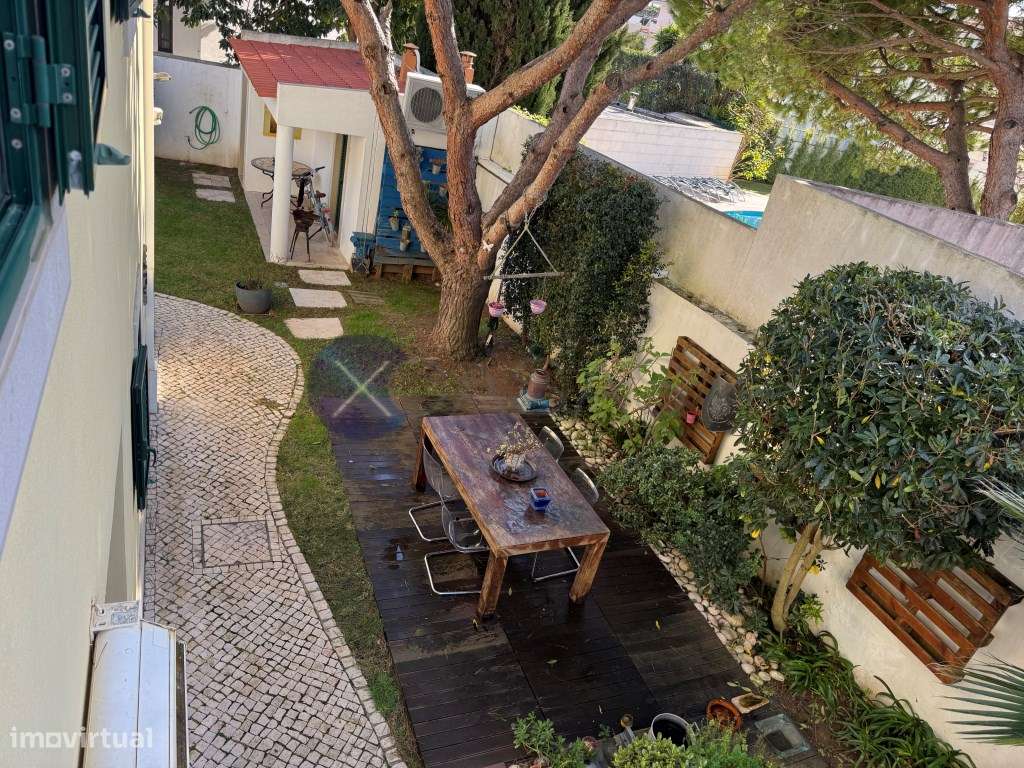 single-family residential building, with a T6 layout, comprising gr...-35