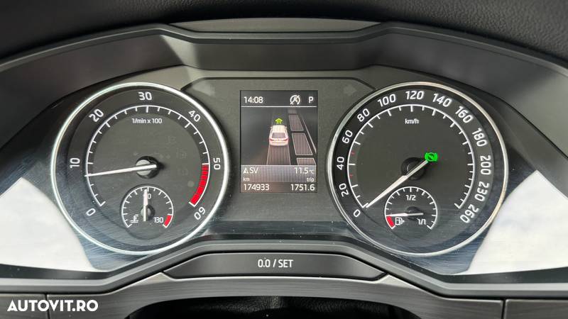 Skoda Superb 2.0 TDI DSG Style - 23