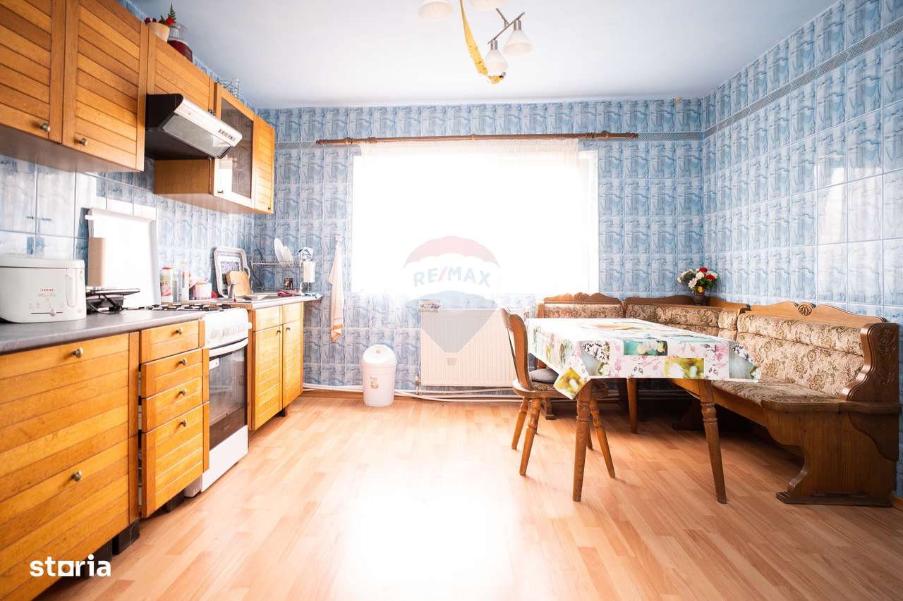 Casă / Vilă cu 6 camere de vânzare - Imagine principală: 4/9