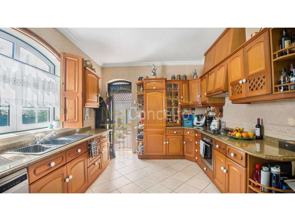 Moradia T4+1 | Piscina|| Campo de Ténis - Garagem | Espaço Exterior - Grande imagem: 3/60