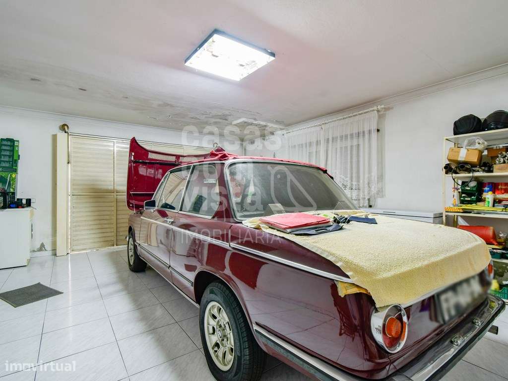 Moradia T4 em Leiria com garagem dupla e cave, ideal para projeto d...-18