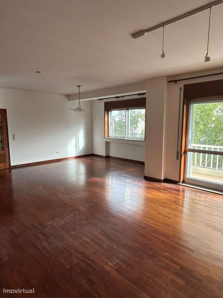 Arrenda-se Apartamento T6 Rua Damião de Góis - Grande imagem: 4/33