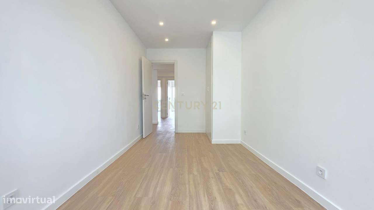 Apartamento T3 Renovado com elevador em Camarate – Pronto a Habitar-9