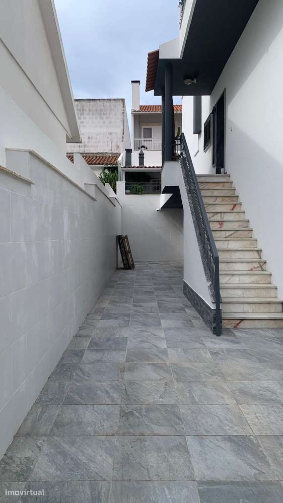 Moradia T3+1 em Vale de Milhaços-4