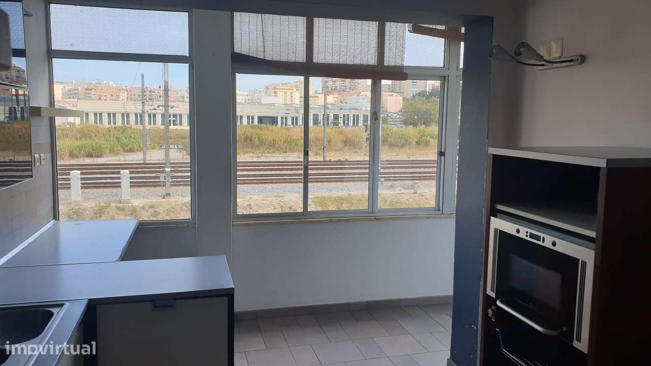 Apartamento T4 com varanda - Grande imagem: 4/17