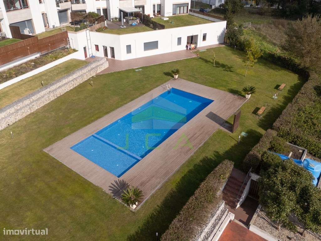 Excelente apartamento T4 com terraço e piscina-34