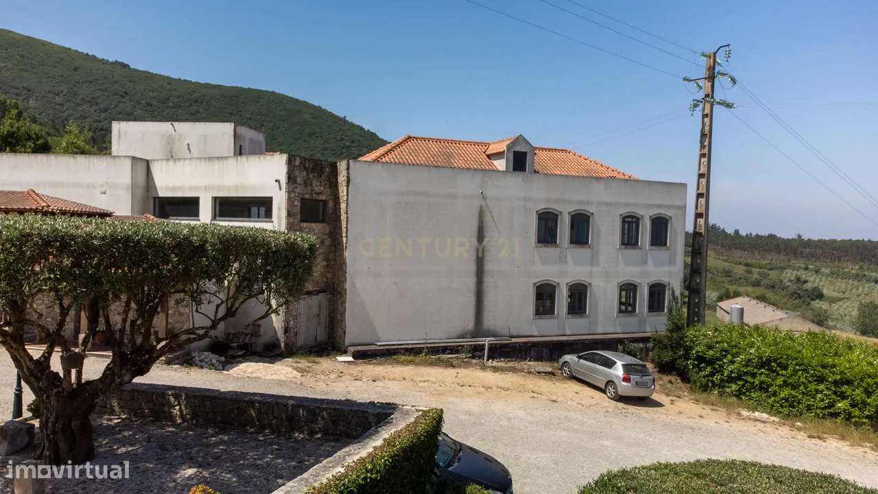 Prédio* em fase de construção para hotel rural de 4 estrelas. - Grande imagem: 4/8