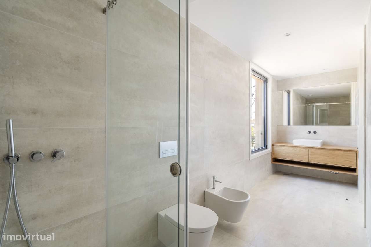 Moradia T3 de Luxo com 3 Suítes, Escritório e Piscina-27