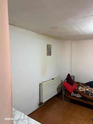 Casa cu 2 corpuri si magazin, teren 241 mp, zona 9 Mai-7
