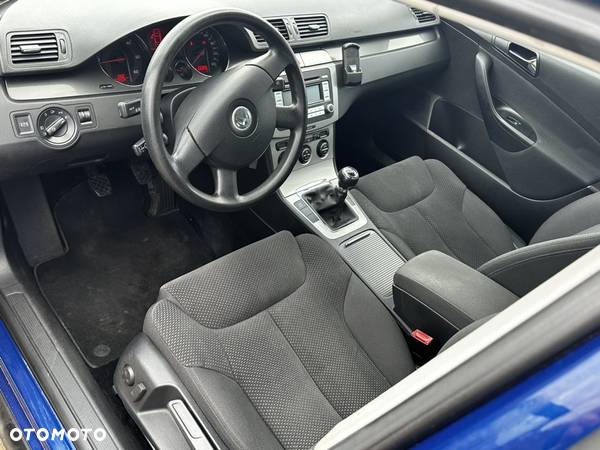 Volkswagen Passat 2.0 TDI DPF Comfortline - 24