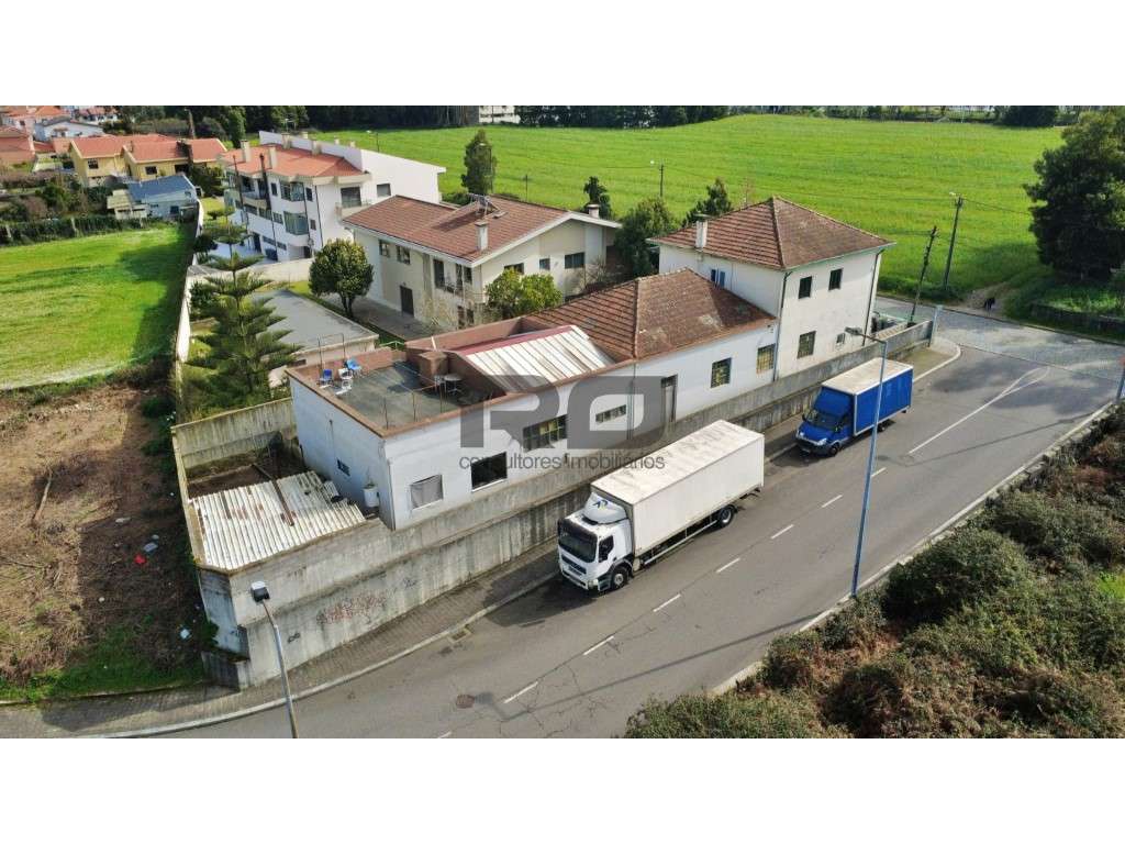 Edifício com enorme potencial no coração do Castêlo da Maia-3