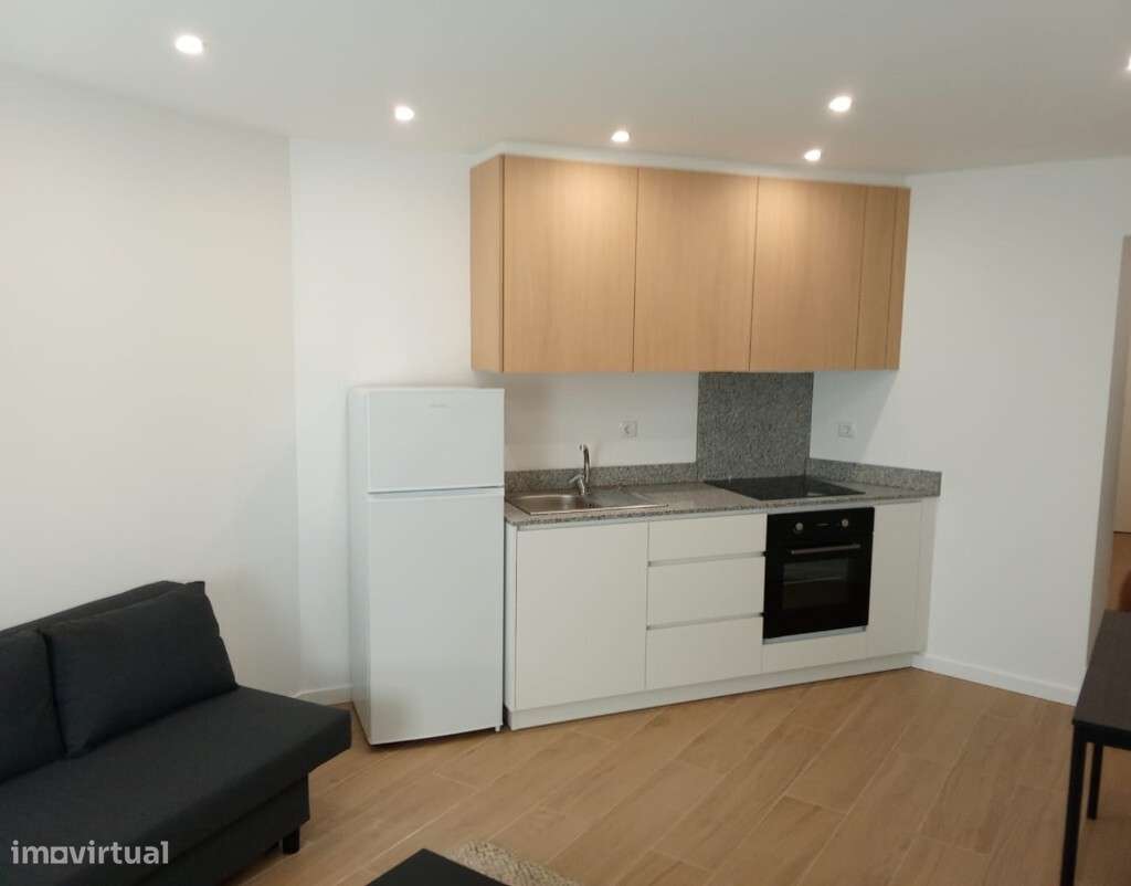 Andar Moradia V0 - Amares - Grande imagem: 1/8