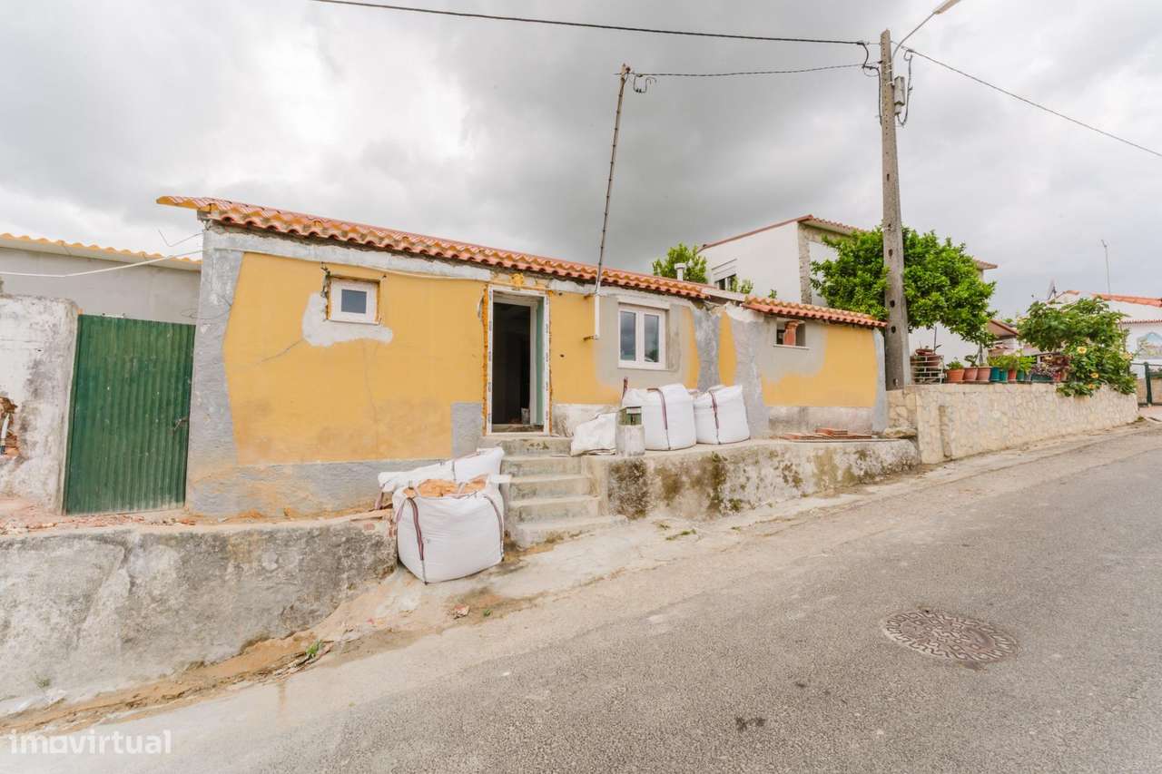 Moradia T2 em Obra Bruta | Aldeia da Moçarria | 15 min de Santarém-23