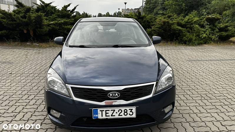 Kia Ceed - 8