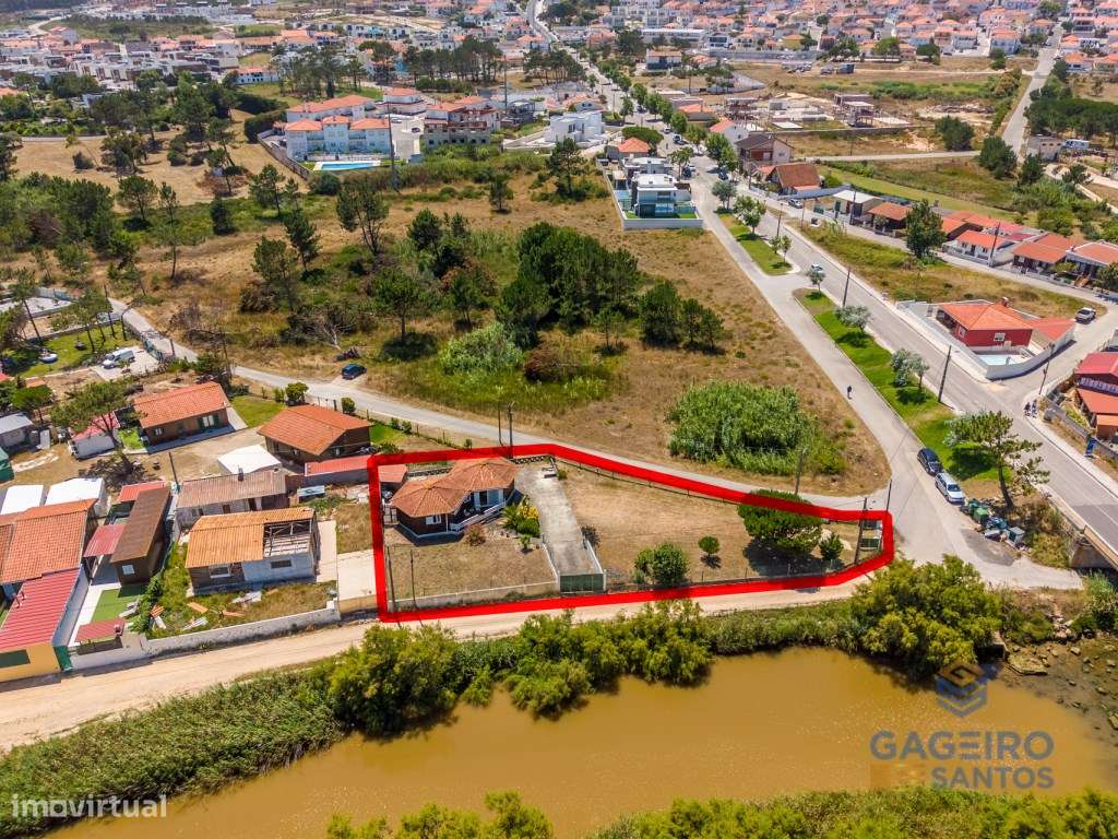 Moradia independente com amplo terreno e privacidade junto à praia-21