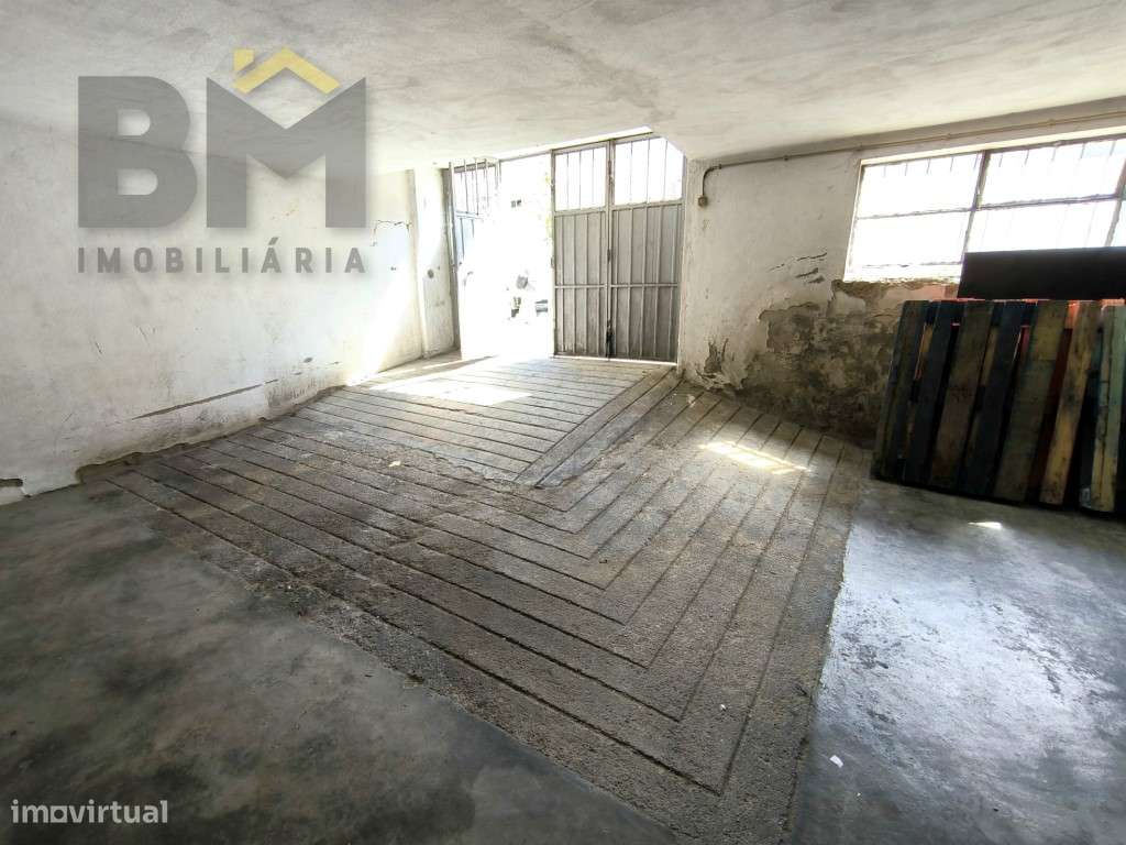Garagem numa zona central de Castelo Branco - Grande imagem: 2/7