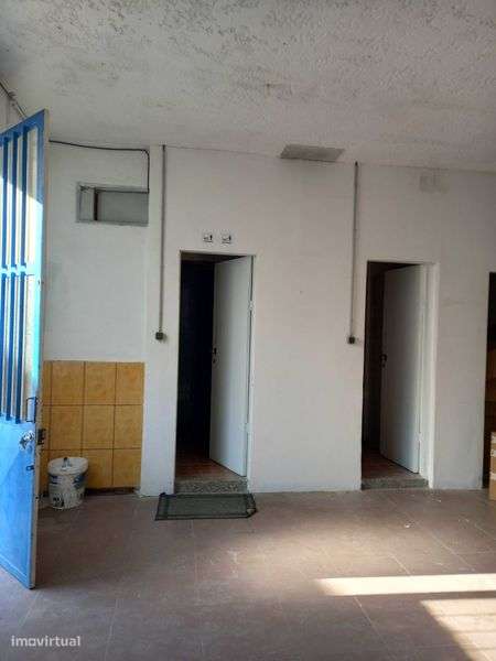 Armazém - Oliveira do Douro. - Grande imagem: 4/8