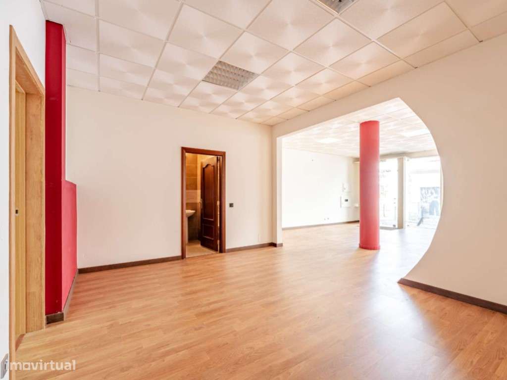 Loja com estacionamento, no centro da Costa da Caparica - Grande imagem: 3/21