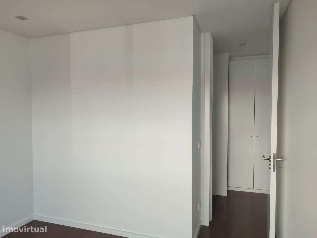 Excelente T3 c/ 2 suítes - Ramalde-25