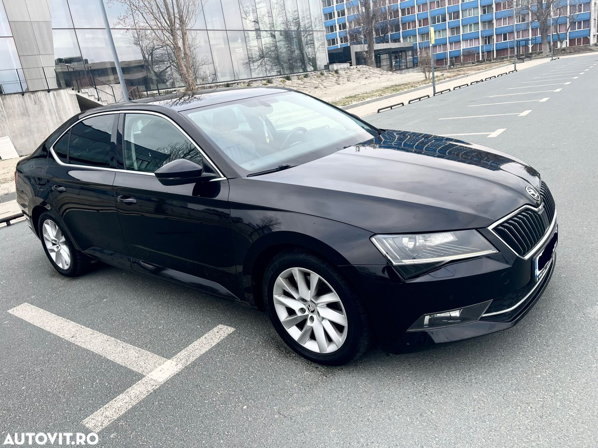 Skoda Superb 2.0 TDI DSG Style - 1