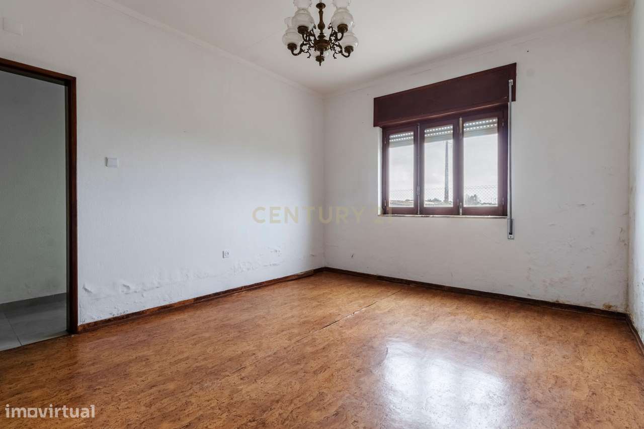 Moradia T2 para renovação | Lote 1.000 m² | São Francisco, Alcochete |-23
