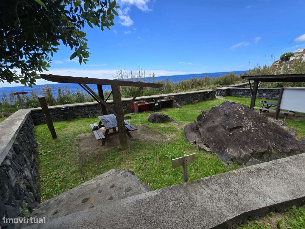 Terreno com Ruína e Acesso Direto ao Mar na Exclusiva Rocha da Relva-21