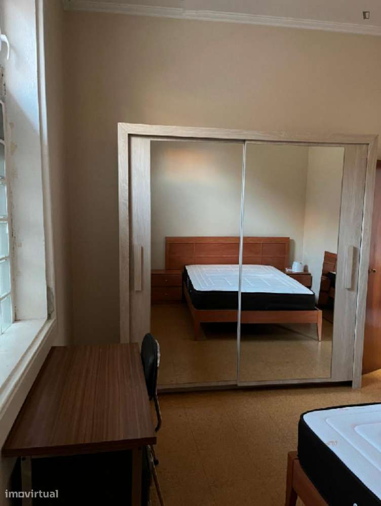 Quarto - localizado em Paranhos Porto - Grande imagem: 2/8