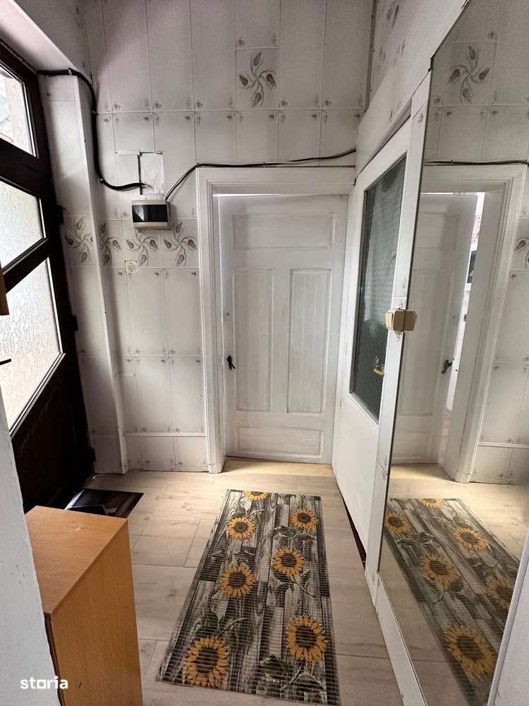 De vanzare casa in Roman, din caramida, zona Piata Mare, 60.000 euro - Imagine principală: 3/8