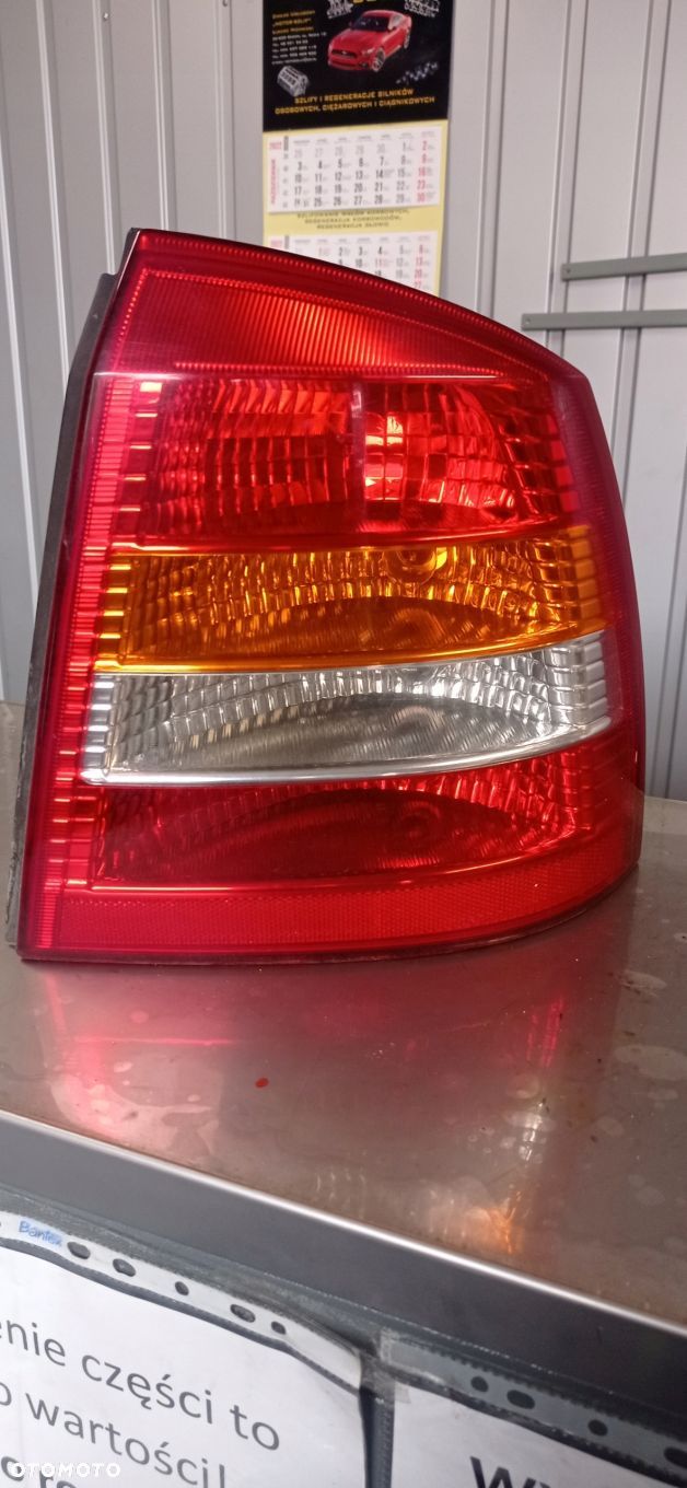 OPEL ASTRA II G LAMPA TYŁ TYLNA PRAWA - 1