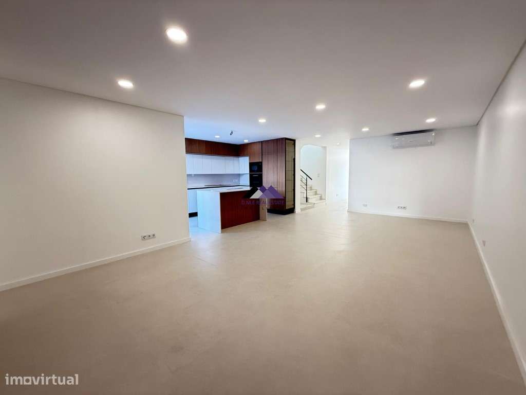 Moradia V3 com Garagem e Piscina a Estrear-30