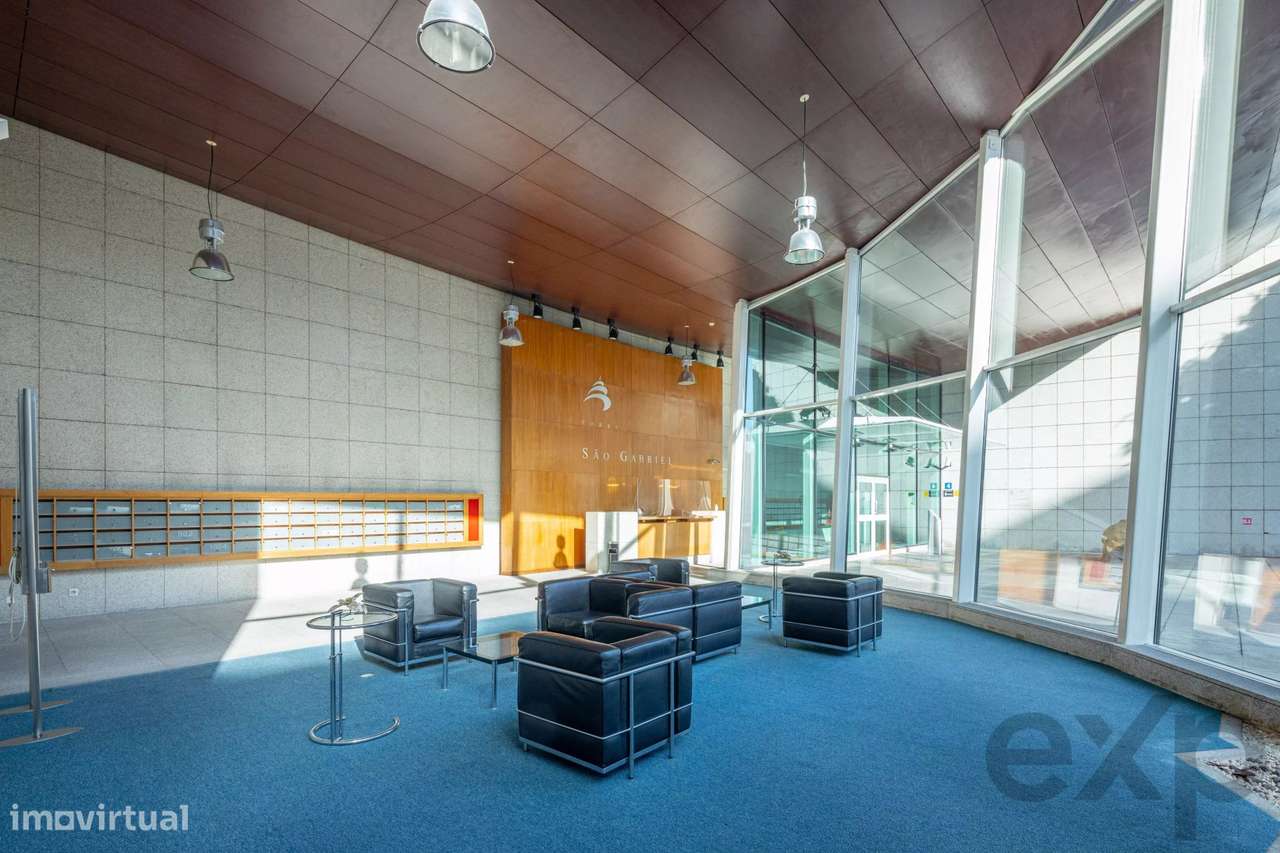 Arrenda T4 Duplex (3 Suites, 3 estacionamentos e arrecadação) na Torre - Grande imagem: 5/26