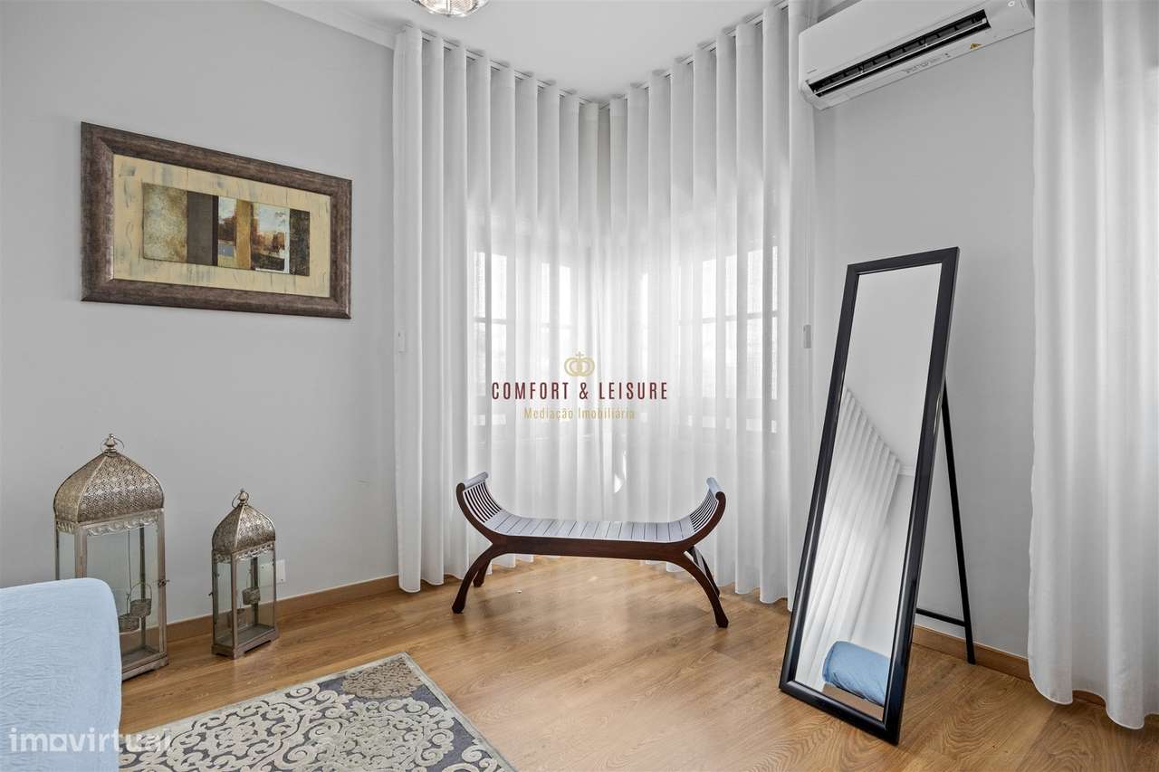 Apartamento com 4 quartos, 2 wc, parqueamento e arrecadação na Ramada,-16