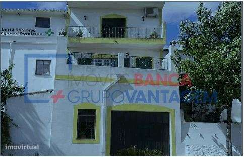 Moradia T2, (parte indivisa correspondente a 50%), em banda, no Bai... - Grande imagem: 3/8