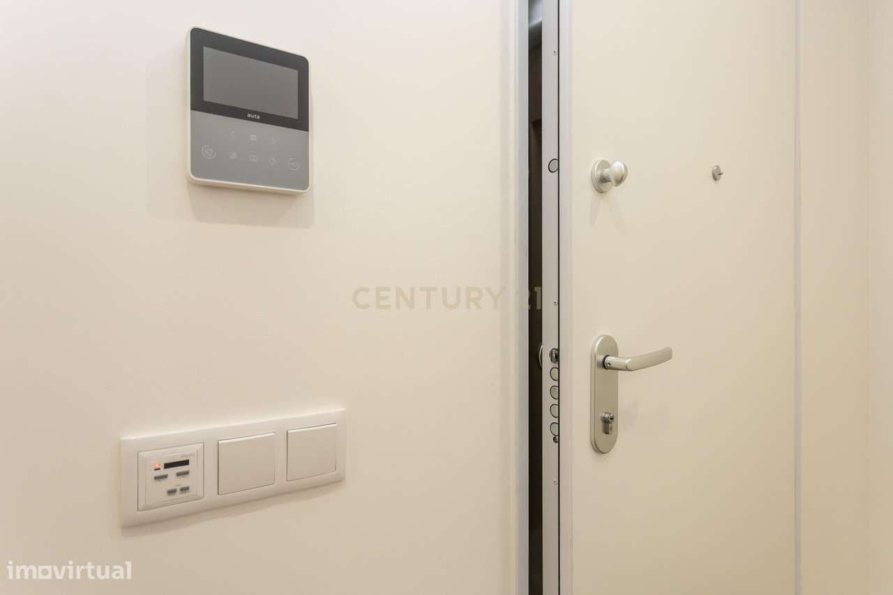 Dois Apartamentos Modernos (T3 + T2) na Qta. do Desembargador – Feijó-11