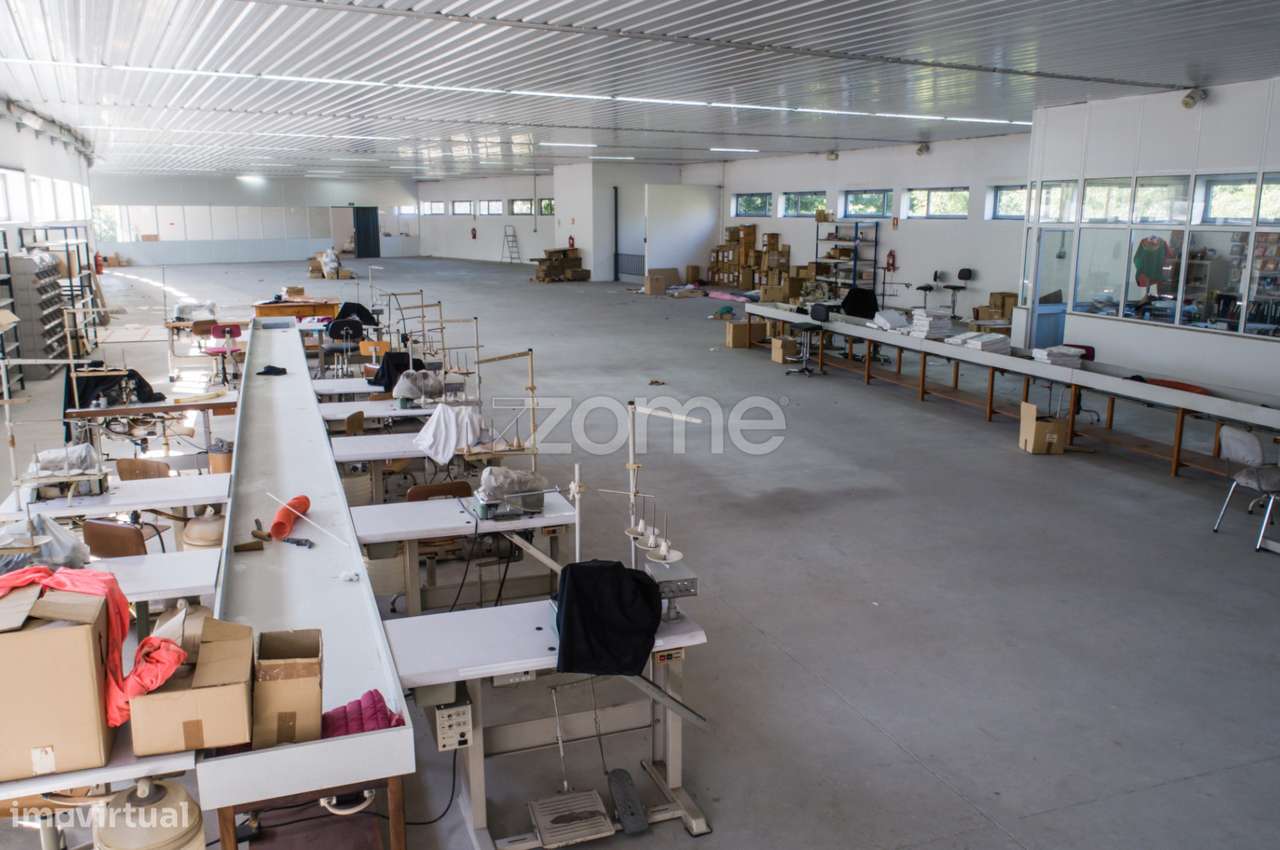 Armazém Industrial com 2.437m2 em Ronfe, Guimarães - Grande imagem: 4/26